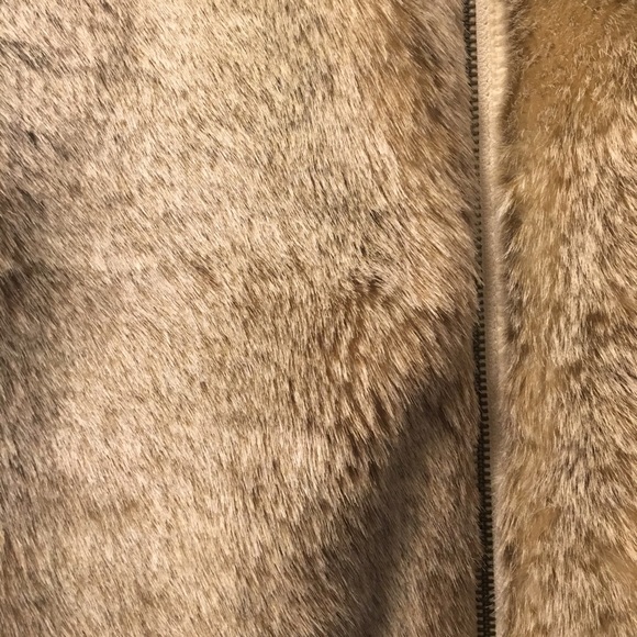 GAP reversible faux fur vest - Picture 3 of 6